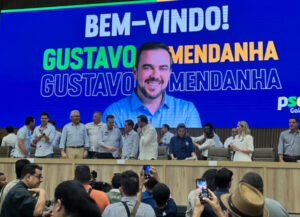 Imagem lideranças na Câmara Municipal de Aparecida durante Filiação Gustavo Mendanha PSD
