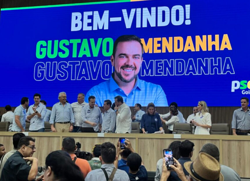 Imagem lideranças na Câmara Municipal de Aparecida durante Filiação Gustavo Mendanha PSD