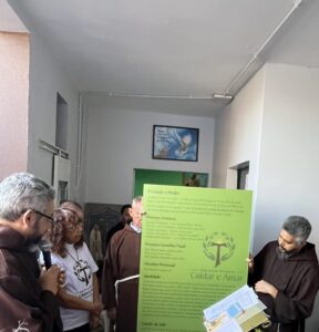 Imagem descerramento da placa de inauguração da Obra Social Frei Selito