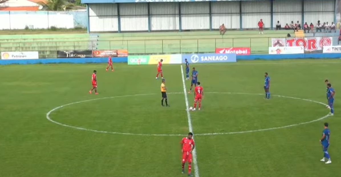 Imagem jogadores de Iporá e Anapolina Estádio Ferreirão