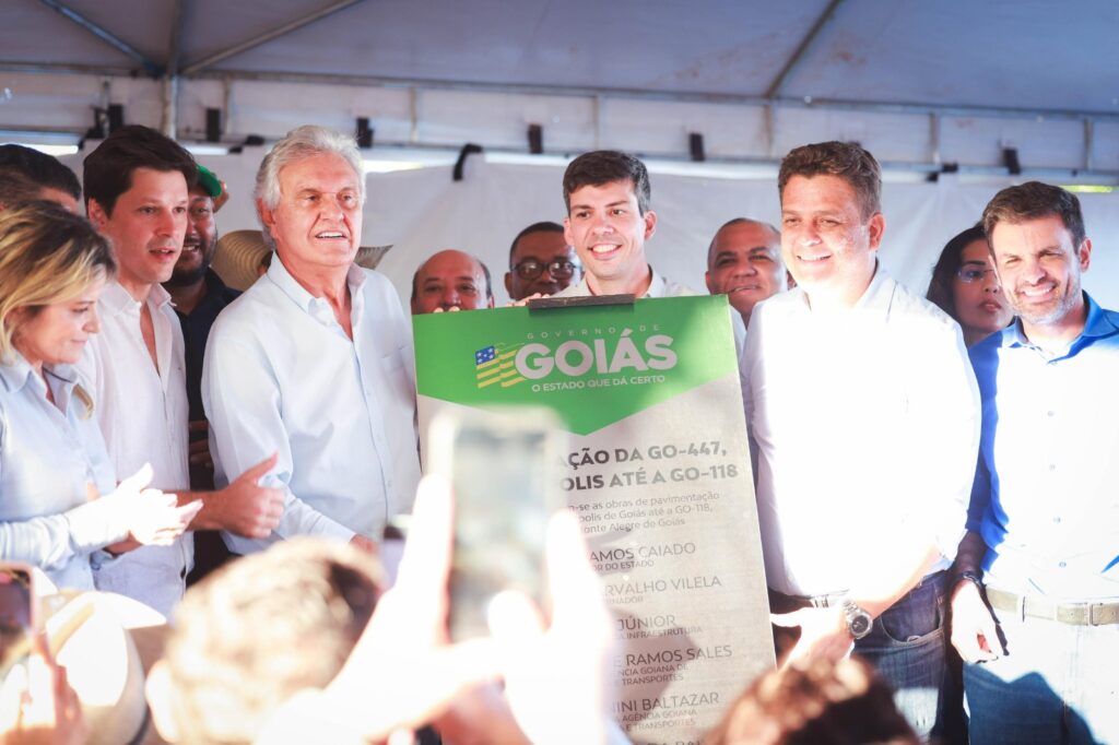 Imagem descerramento de placa de obra do governo