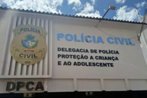 Imagem fachada de entrada da Delegacia de Proteção a Criança e Adolescente