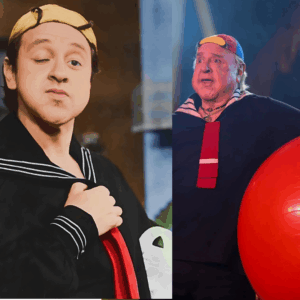 Imagem Carlos Villagran, vestido com roupas do personagem Kiko, nas fotos o ator parece jovem nos anos 70 e já velho em 2025