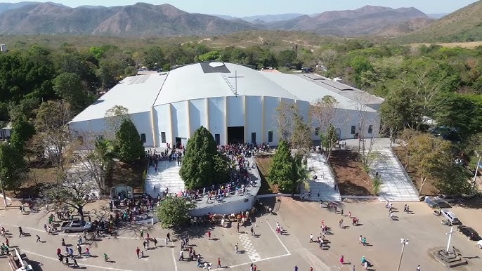 A imagem mostra Santuário de Nossa Senhora D'Abadia no povoado de Muquém, em Niquelândia, Goiás