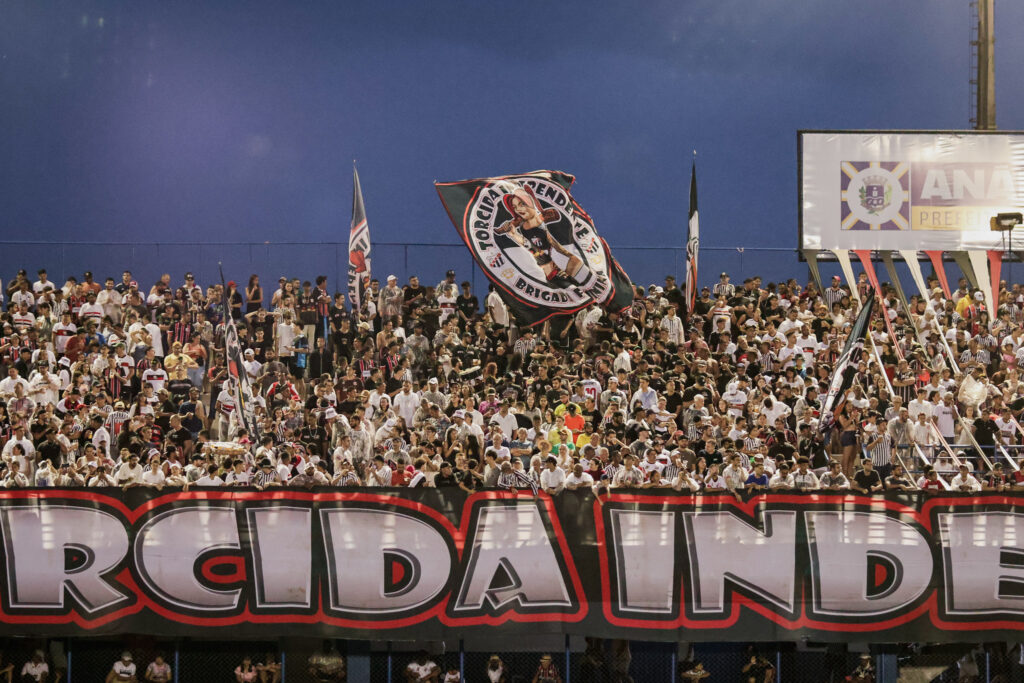 Com torcida única, clássico entre Anápolis e Anapolina volta a ser disputado após seis anos no Jonas Duarte