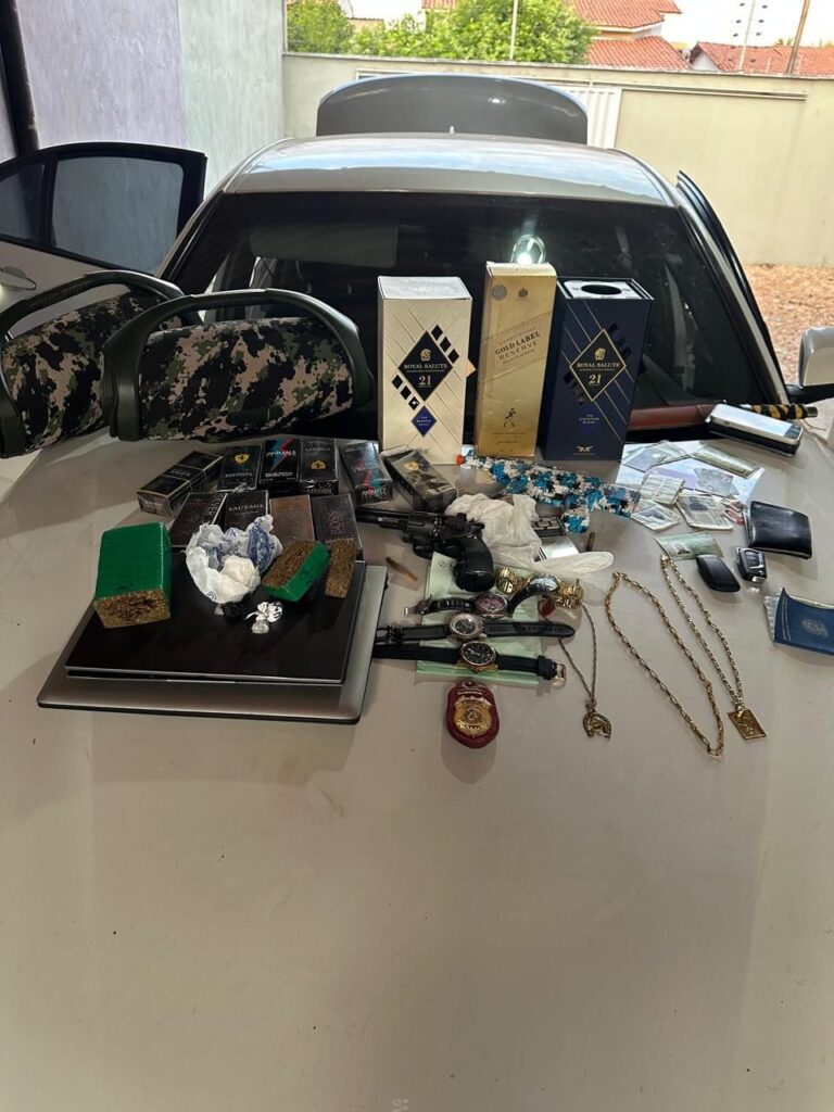 Imagem objetos apreendidos pela policia