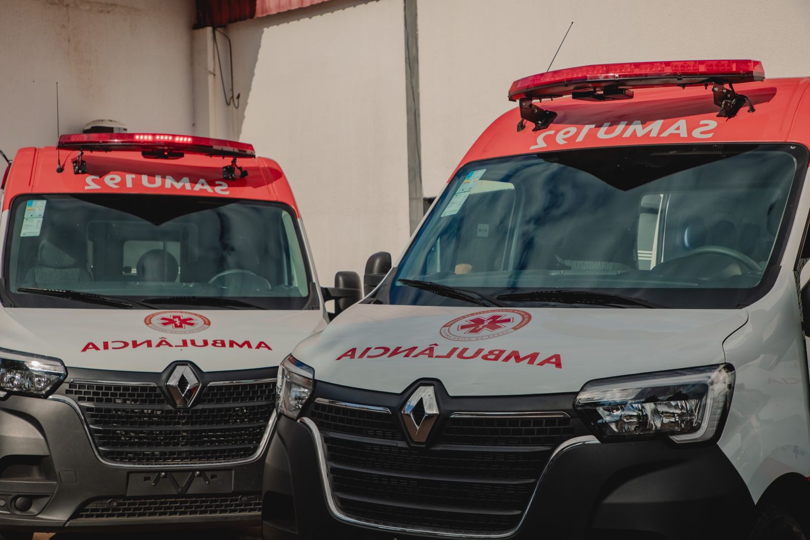 Imagem duas Ambulâncias do SAMU