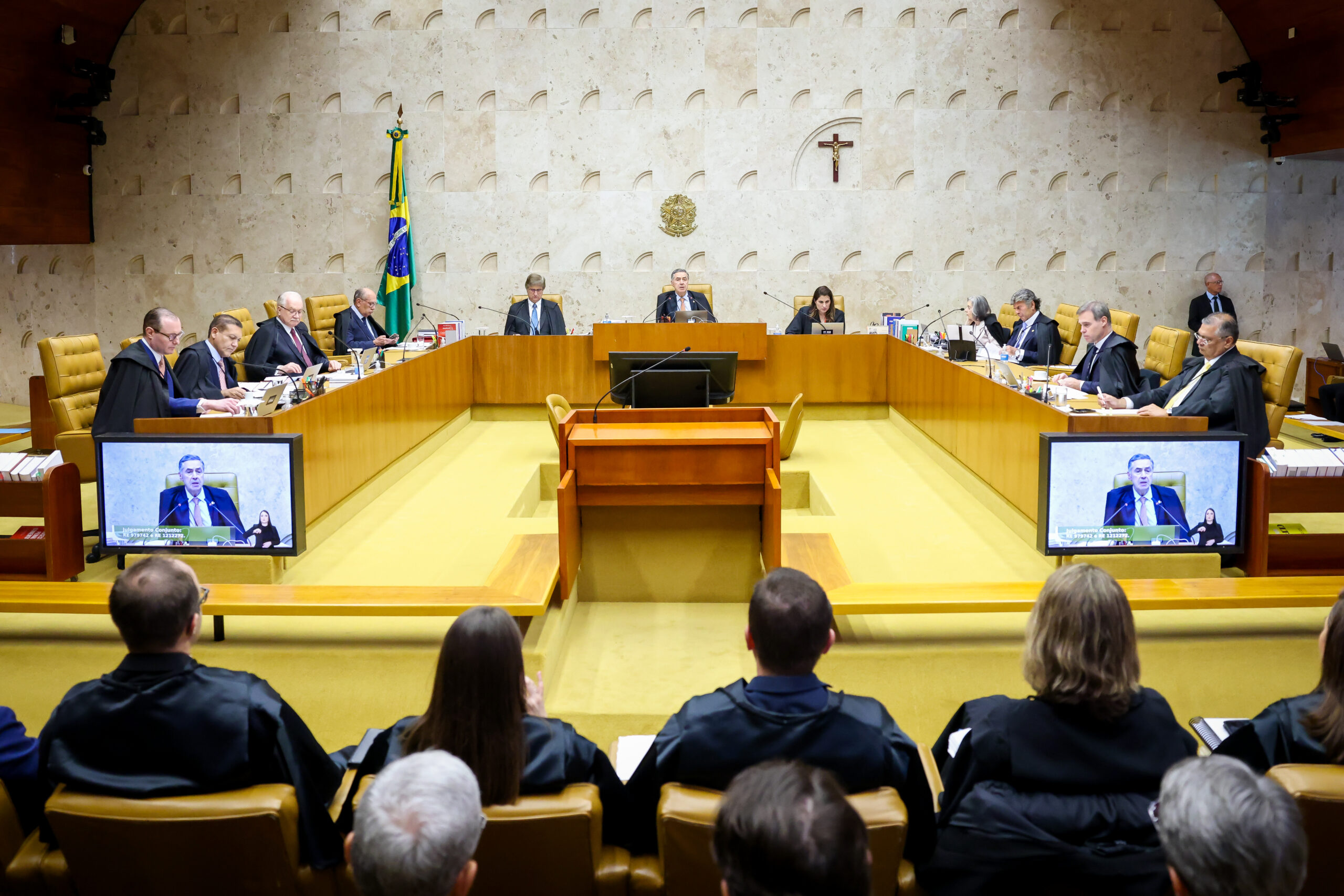 Imagem Supremo Tribunal Federal, juízes sentados durante sessão da corte