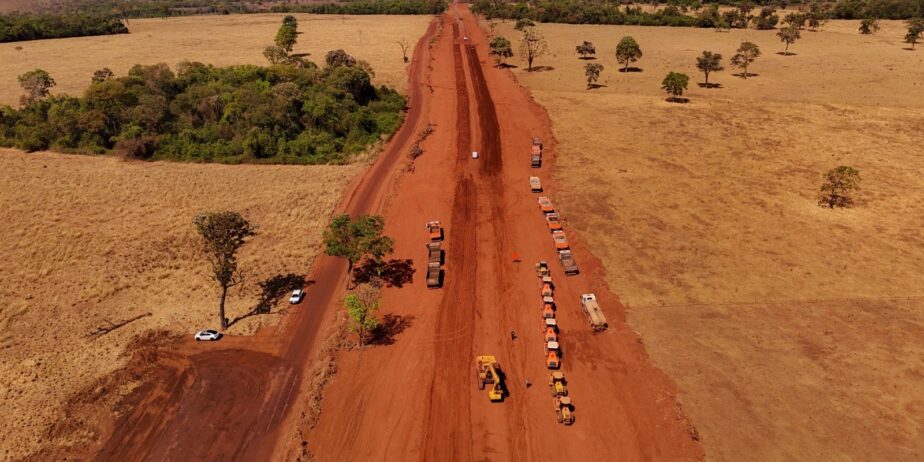 Imagem Obras e maquinas em Estrada de Terra