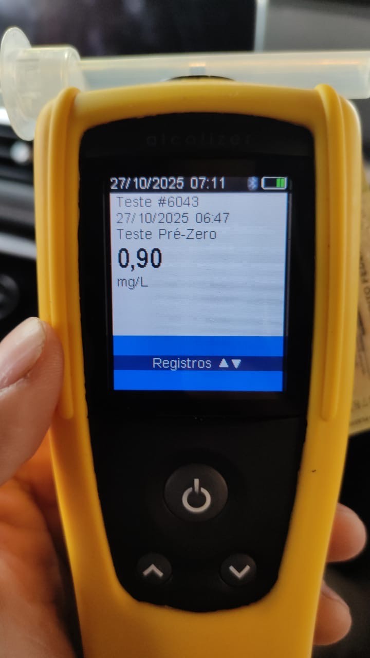 Imagem Bafômetro marca 0.90