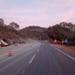 Imagem rodovia BR-414 a frente uma carreta destruída