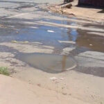 Imagem Esgoto correndo a céu aberto Jardim Alvorada