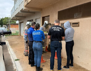 Imagem policiais e técnicos de energia