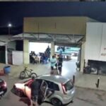 Imagem câmeras de segurança confusão em bar