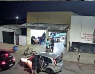 Imagem câmeras de segurança confusão em bar