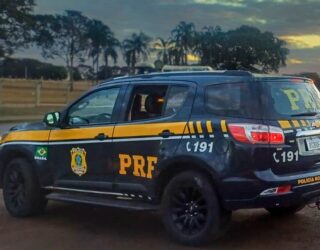 Imagem Policia Rodoviária Federal as margens da rodovia