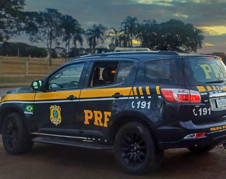 Imagem Policia Rodoviária Federal as margens da rodovia