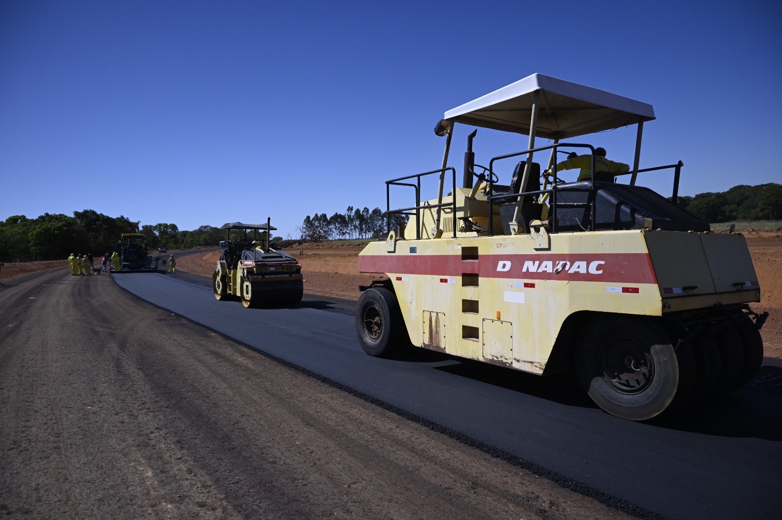 Imagem rolo de compactação asfáltica