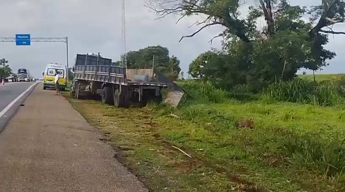 Imagem Caminhão acidente