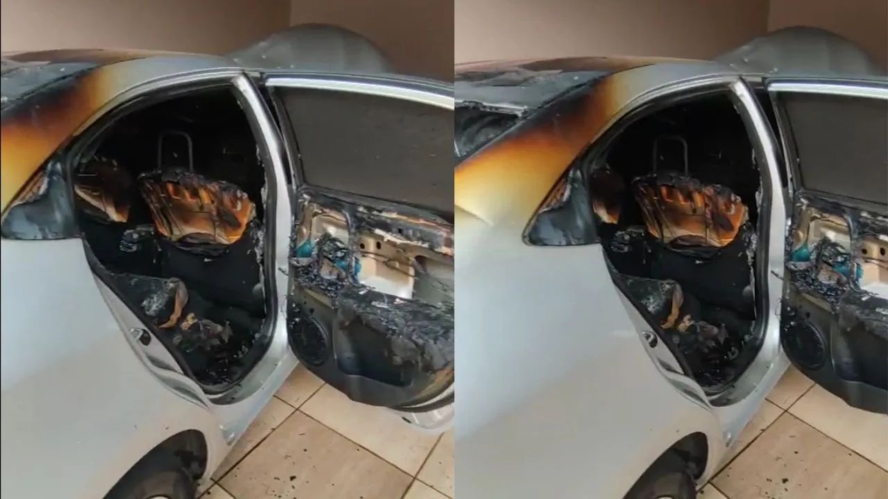 Imagem Carro branco incendiado