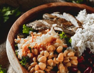 Imagem prato com feijão, arroz e carne