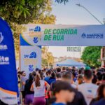 Imagem várias pessoas corrida de rua