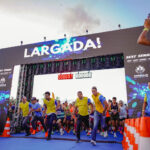 Imagens pessoas na largada de corrida de ria