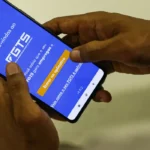 Imagem mão segurando celular