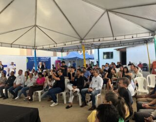 Imagem pessoas em ula plateia