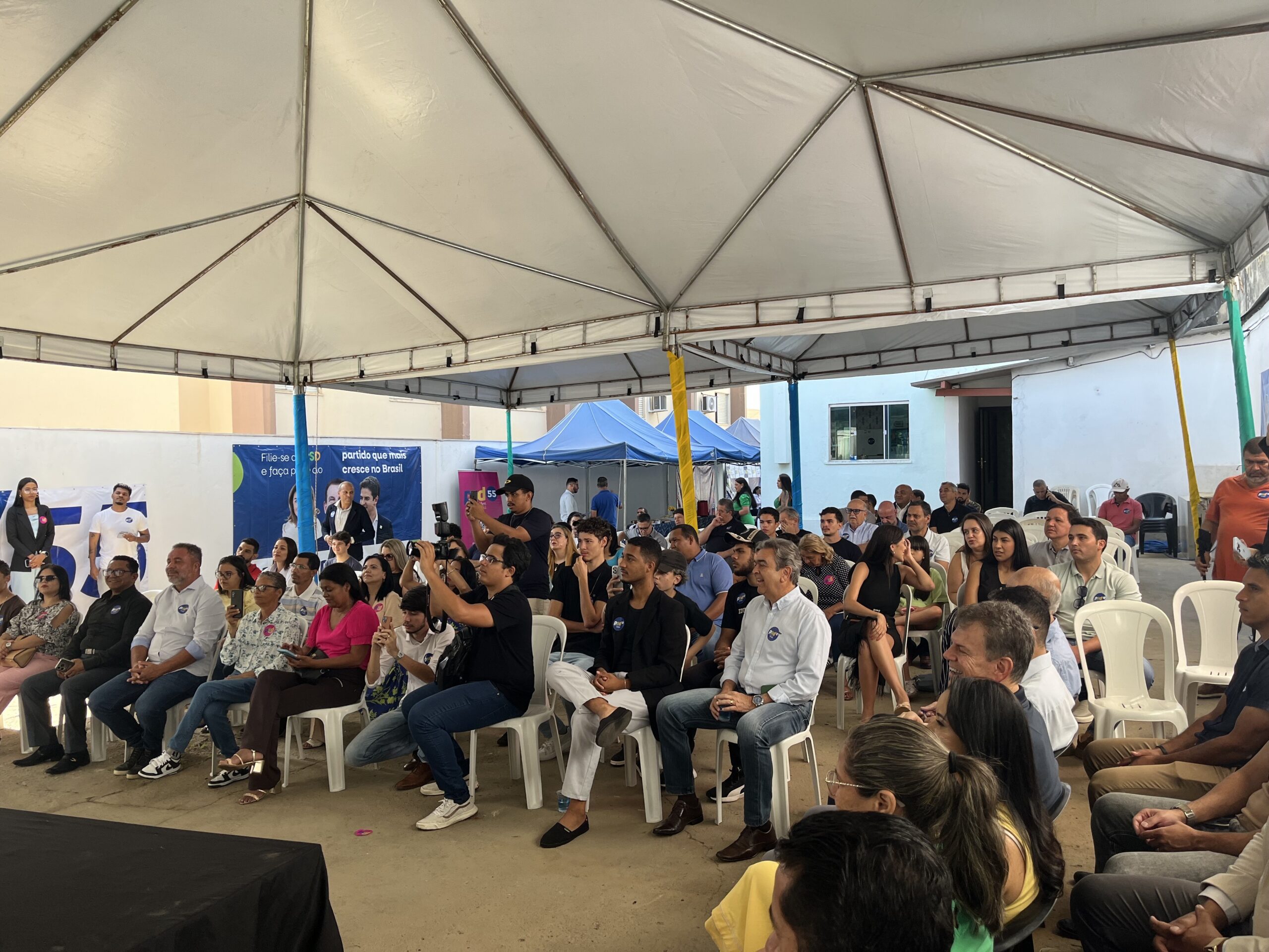 Imagem pessoas em ula plateia