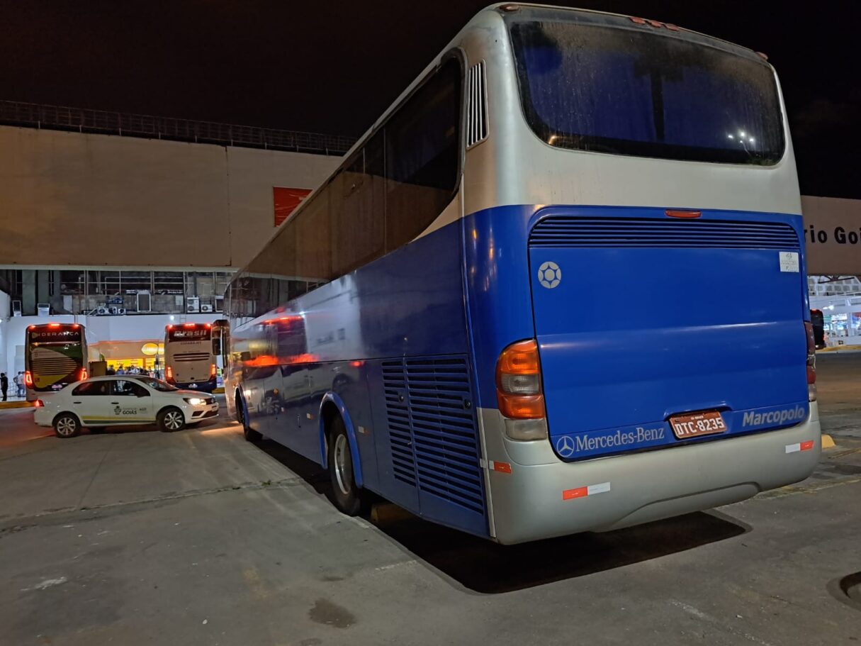 Imagem ônibus parada de Ônibus