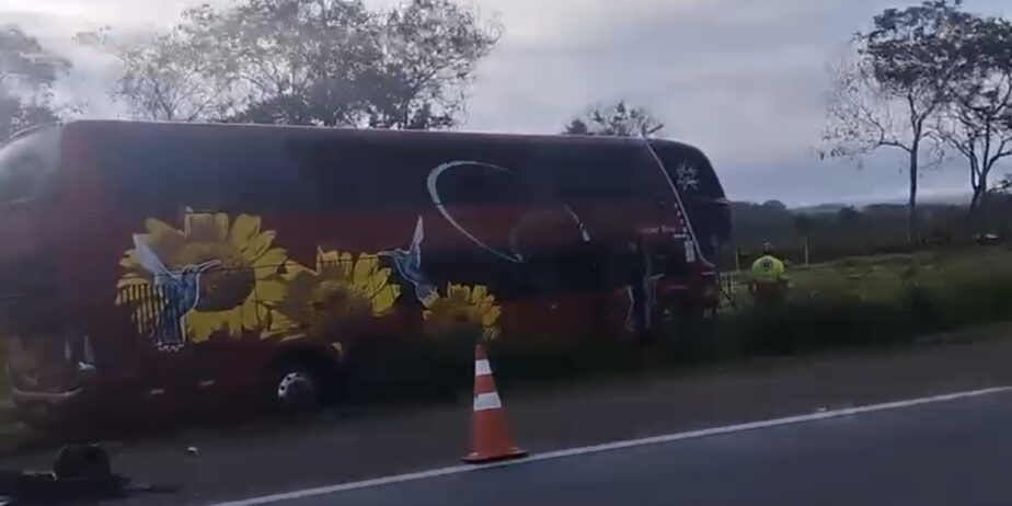 Imagem Ônibus acidente