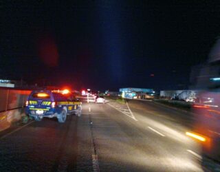 Imagem noturna acidente de mto