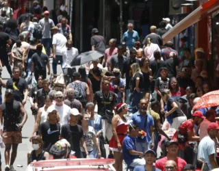 Imagem Pessoas na Rua multidão
