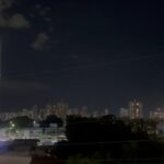 Imagem cidade a noite luzes ao fundo