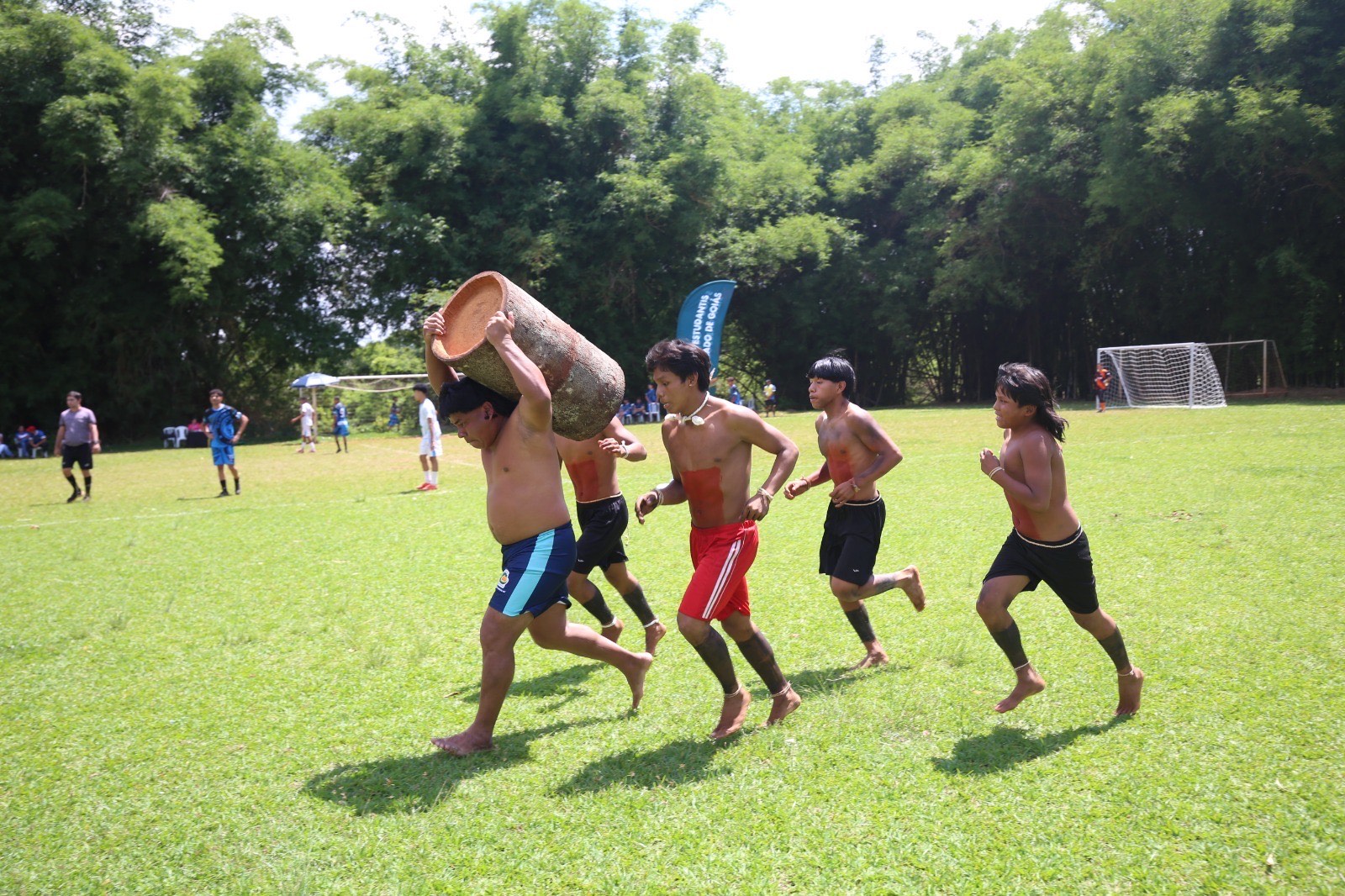 Imagem Corrida de tora índios