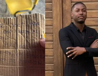 Imagem bilhete escrito em papelão ao lado homem e camisa preta de braços cruzados