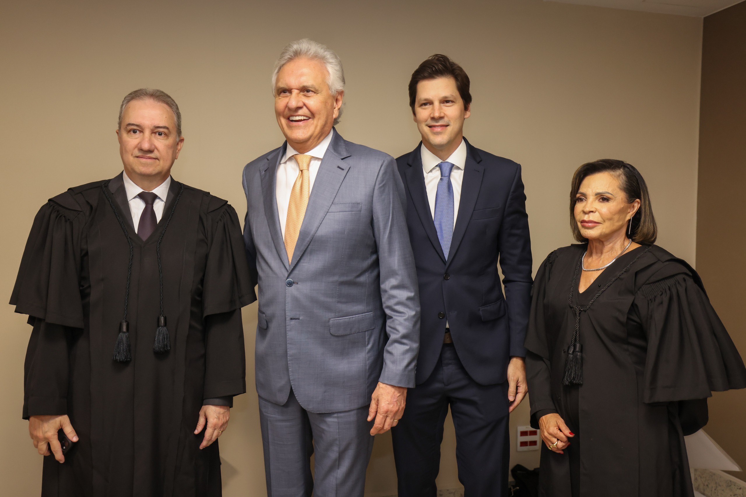 Imagem quatro pessoas