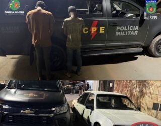 Imagem dois homens presos e veiculo da CPE e outro veiculo branco