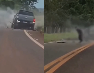 Imagem desfocada carro na rodovia com muita fumaça