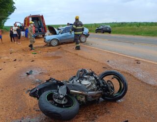 Imagem acidente carro e moto