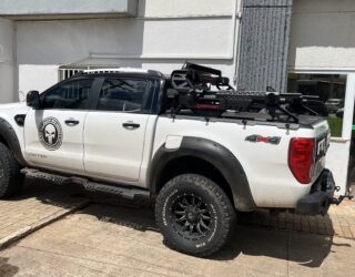 Imagem camionete branca customizada