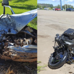 Imagem carro e moto destruídos após acidente