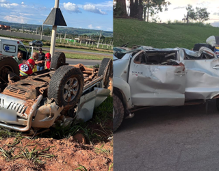 Imagem carros destridos após capotamento