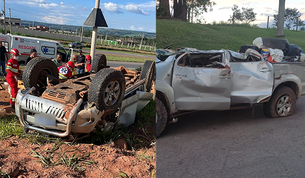 Imagem carros destridos após capotamento