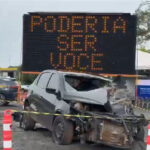 Imagem veiculo com a frente destruída