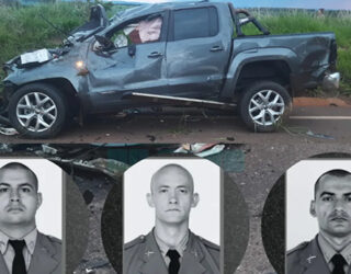 Imagem carro batido abaixo foto policiais mortos