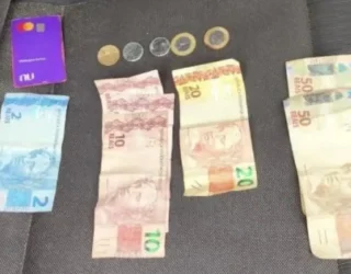 Imagem cédulas de dinheiro no banco