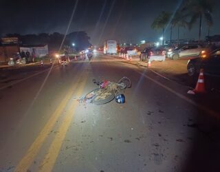 Imagem mopto destruida na rodovia