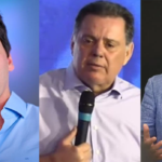 Imagem três homens em frente microfone